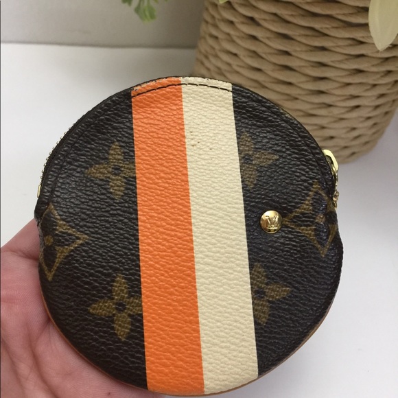 Louis Vuitton Round Coin purse - Picture 2 of 8